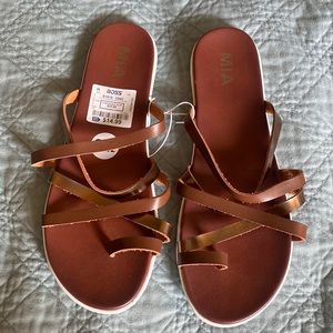 NWT Mia sandals size 9.5 brown